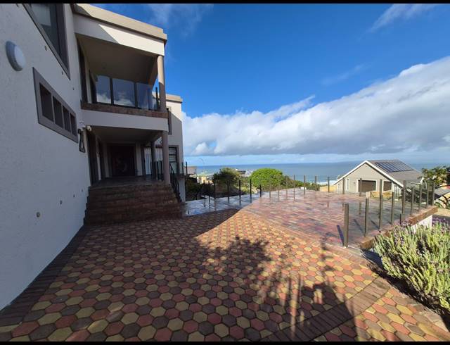 4 BEDROOM HOUSE FOR SALE IN DANA BAY
